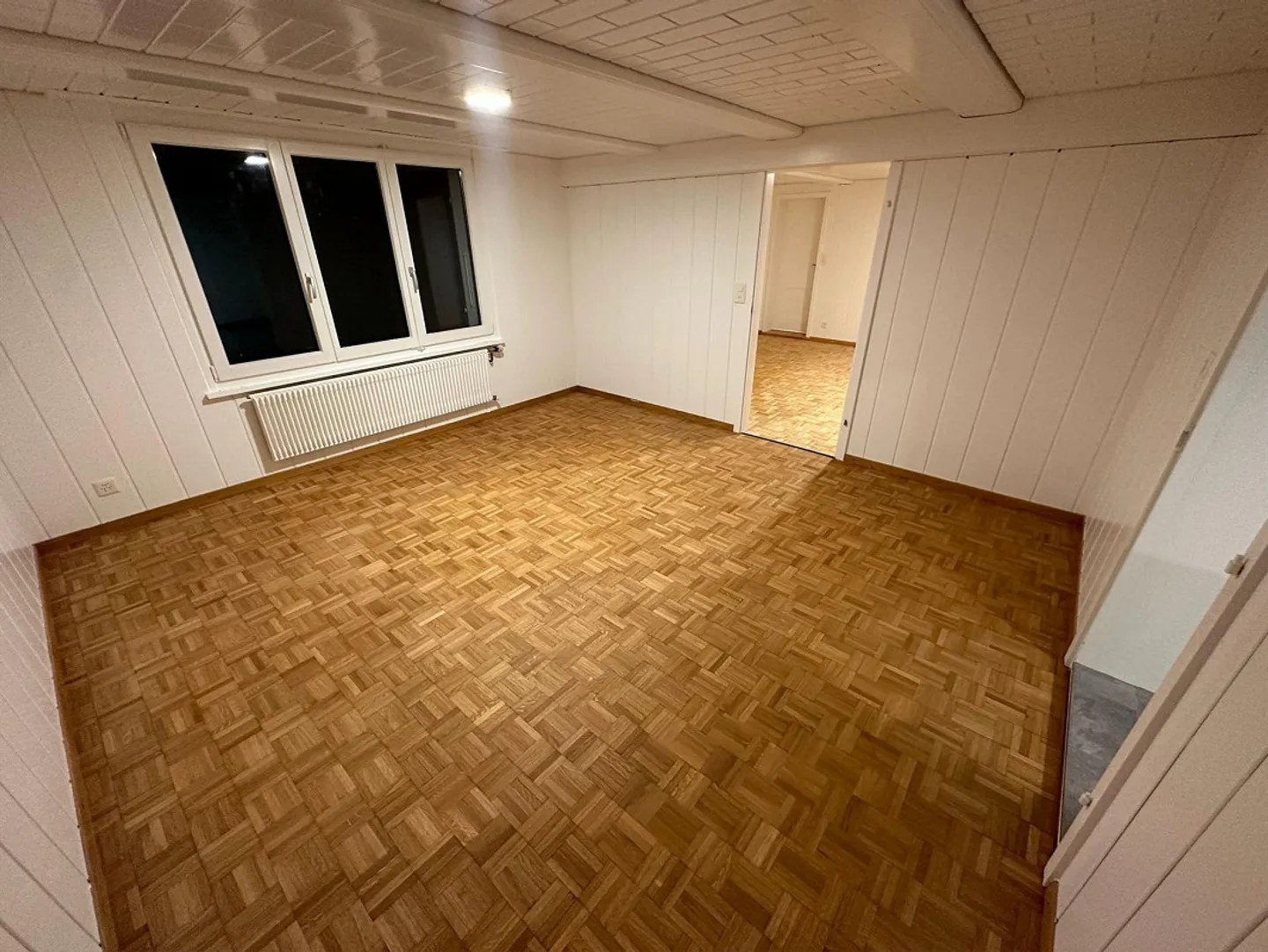 Appartamento spazioso e ristrutturato di 4,5 locali al 1° piano - Foto 12 di 24