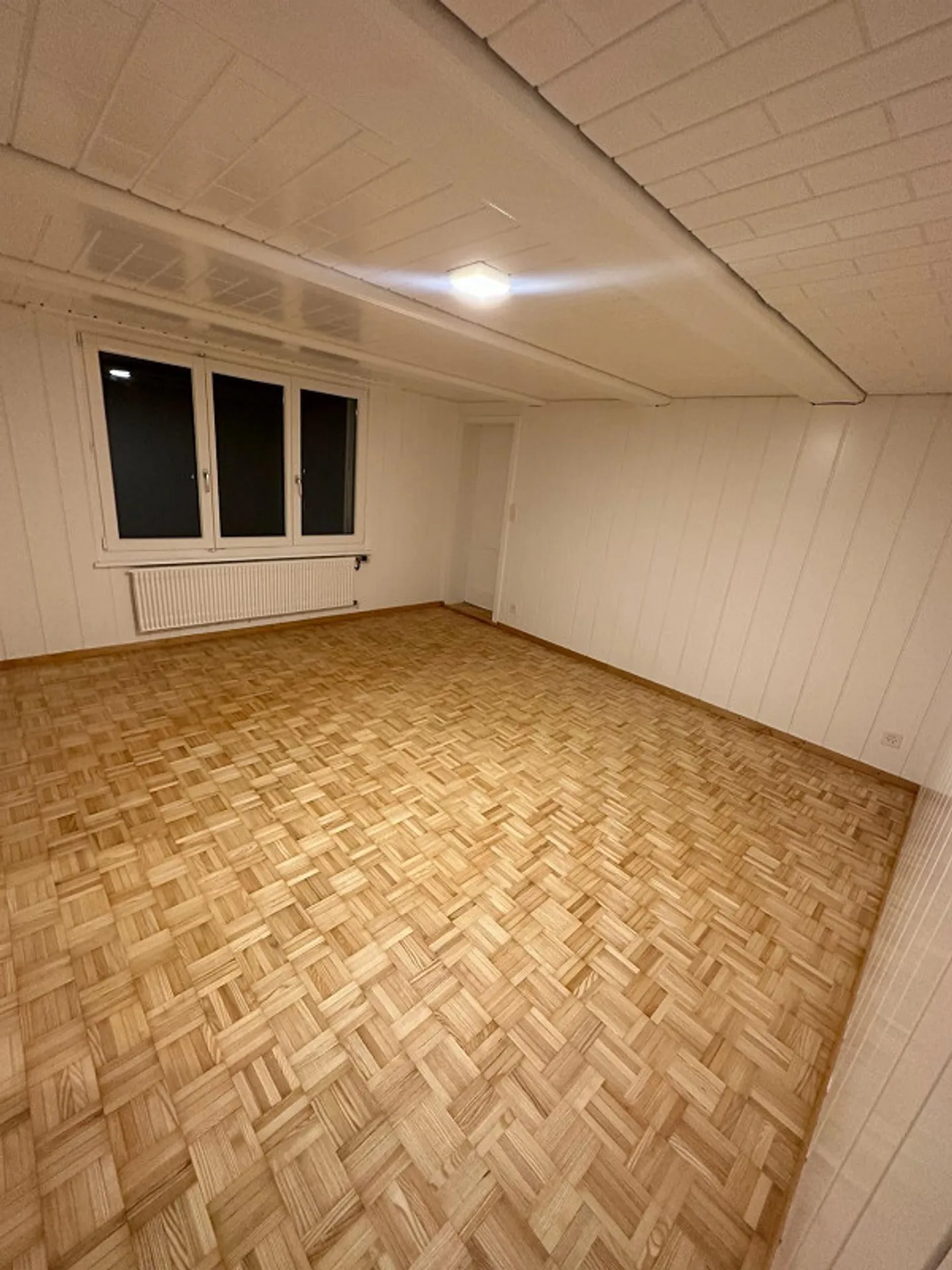 Appartamento spazioso e ristrutturato di 4,5 locali al 1° piano - Foto 15 di 24