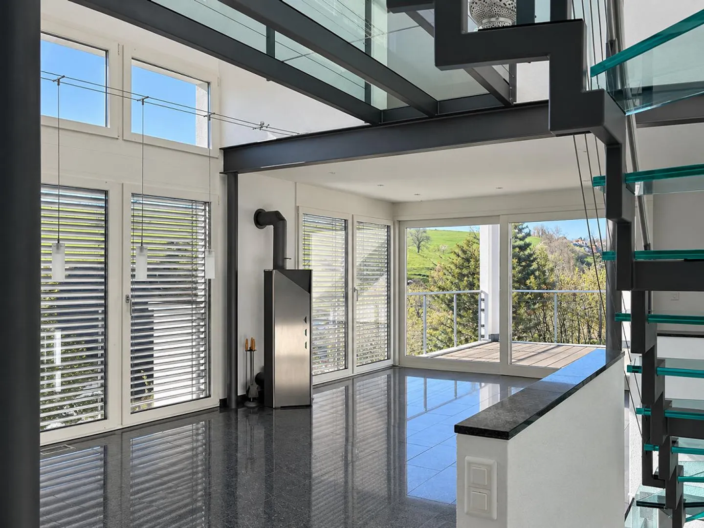 Raum für Individualisten – einzigartiges Atelierhaus mit Loftcharakter - Foto 2 von 23