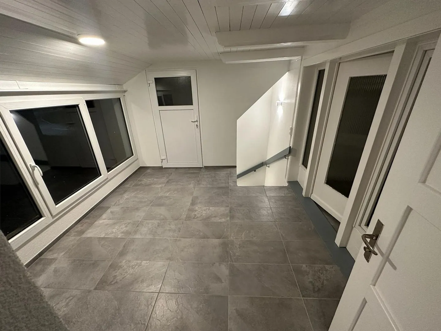 Appartamento spazioso e ristrutturato di 4,5 locali al 1° piano - Foto 22 di 24