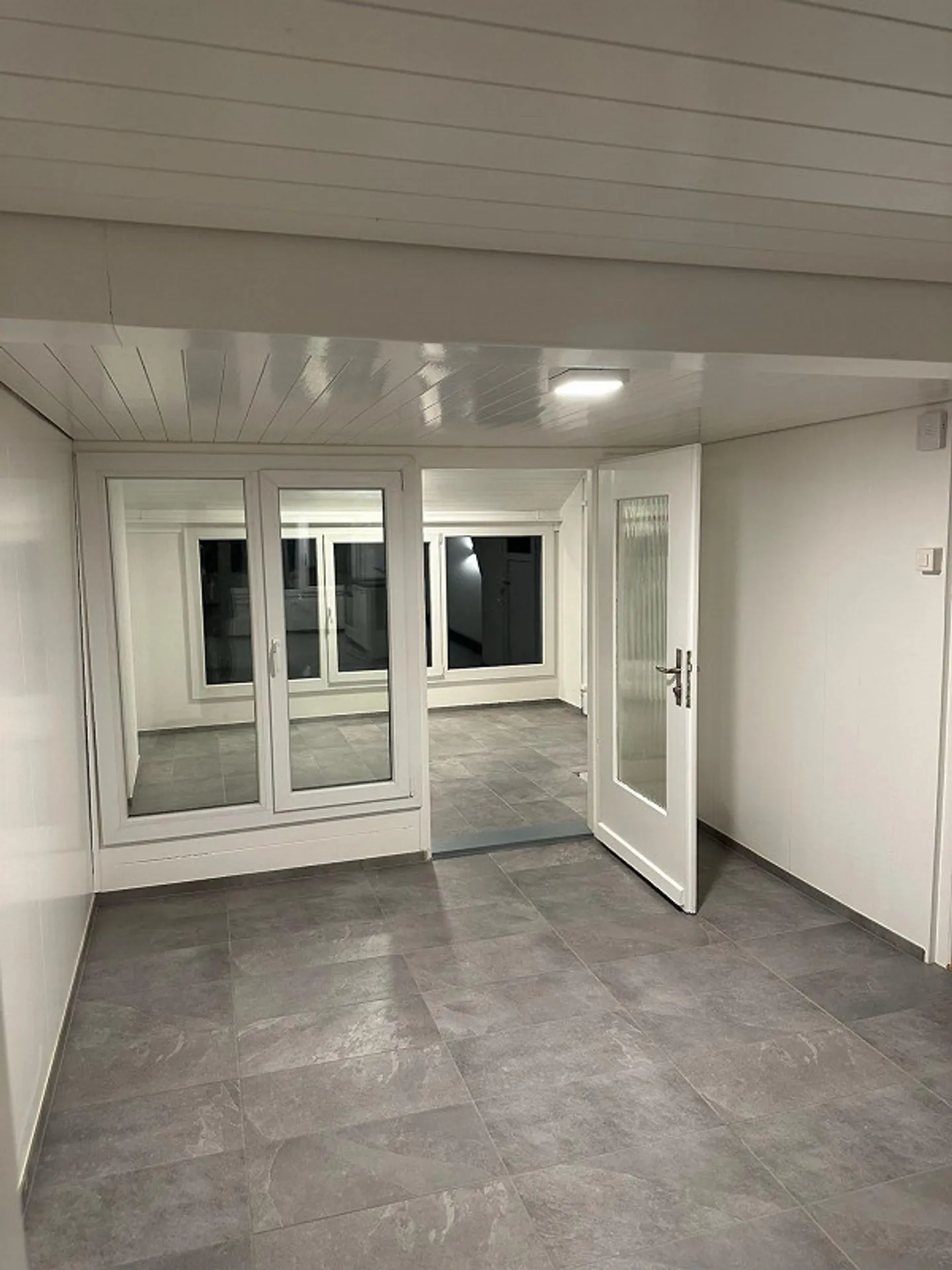 Appartamento spazioso e ristrutturato di 4,5 locali al 1° piano - Foto 23 di 24