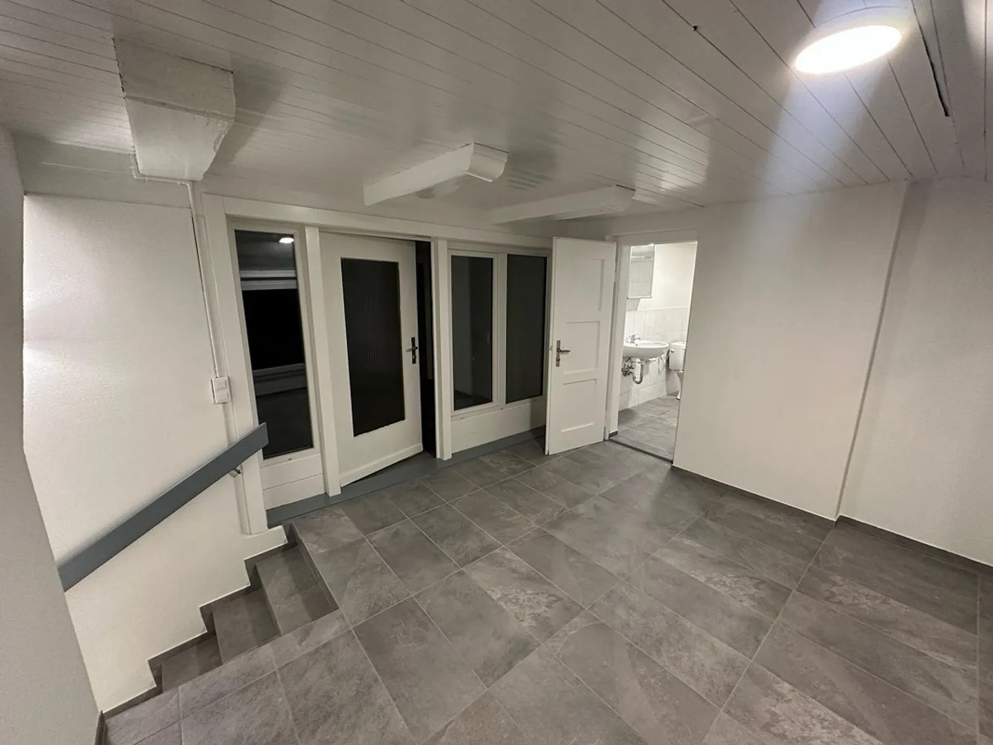 Appartamento spazioso e ristrutturato di 4,5 locali al 1° piano - Foto 24 di 24