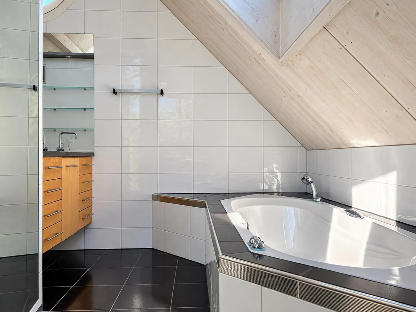 Raum für Individualisten – einzigartiges Atelierhaus mit Loftcharakter - Foto 10 von 23