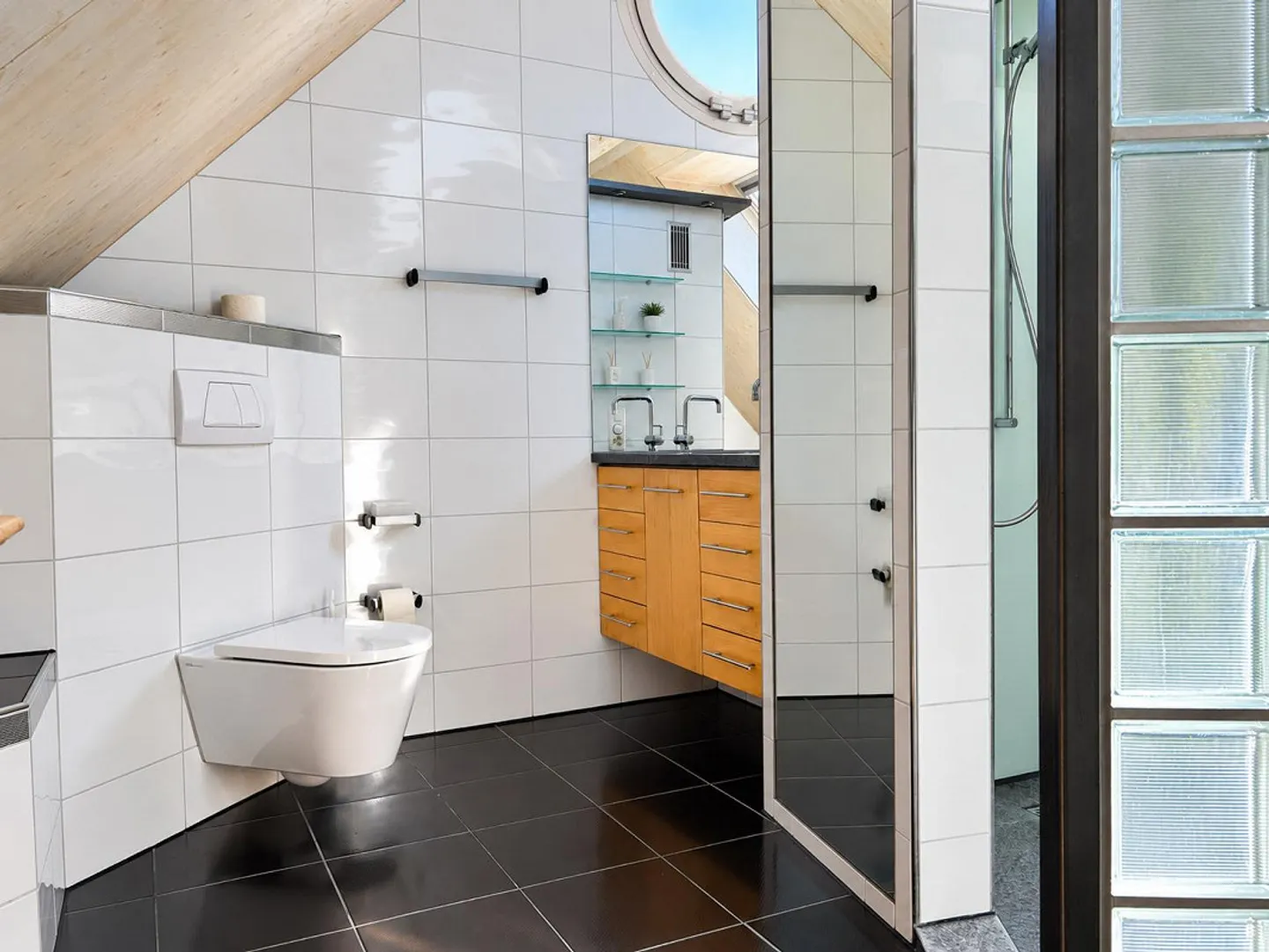 Raum für Individualisten – einzigartiges Atelierhaus mit Loftcharakter - Foto 11 von 23