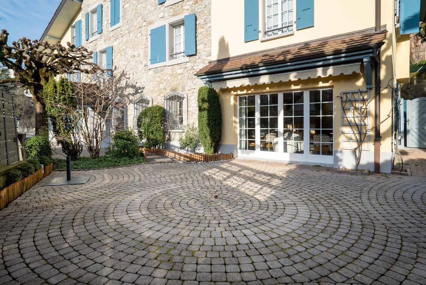 Restaurant gastronomique renommé avec appartements attenants - Photo 1 sur 12