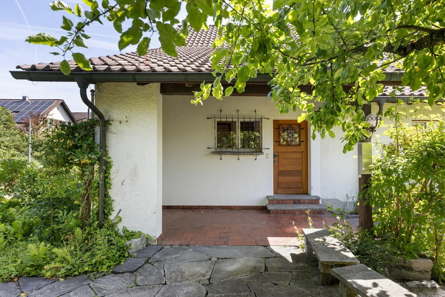 Characterful property with potential - for designers with vision - Photo 3 of 11