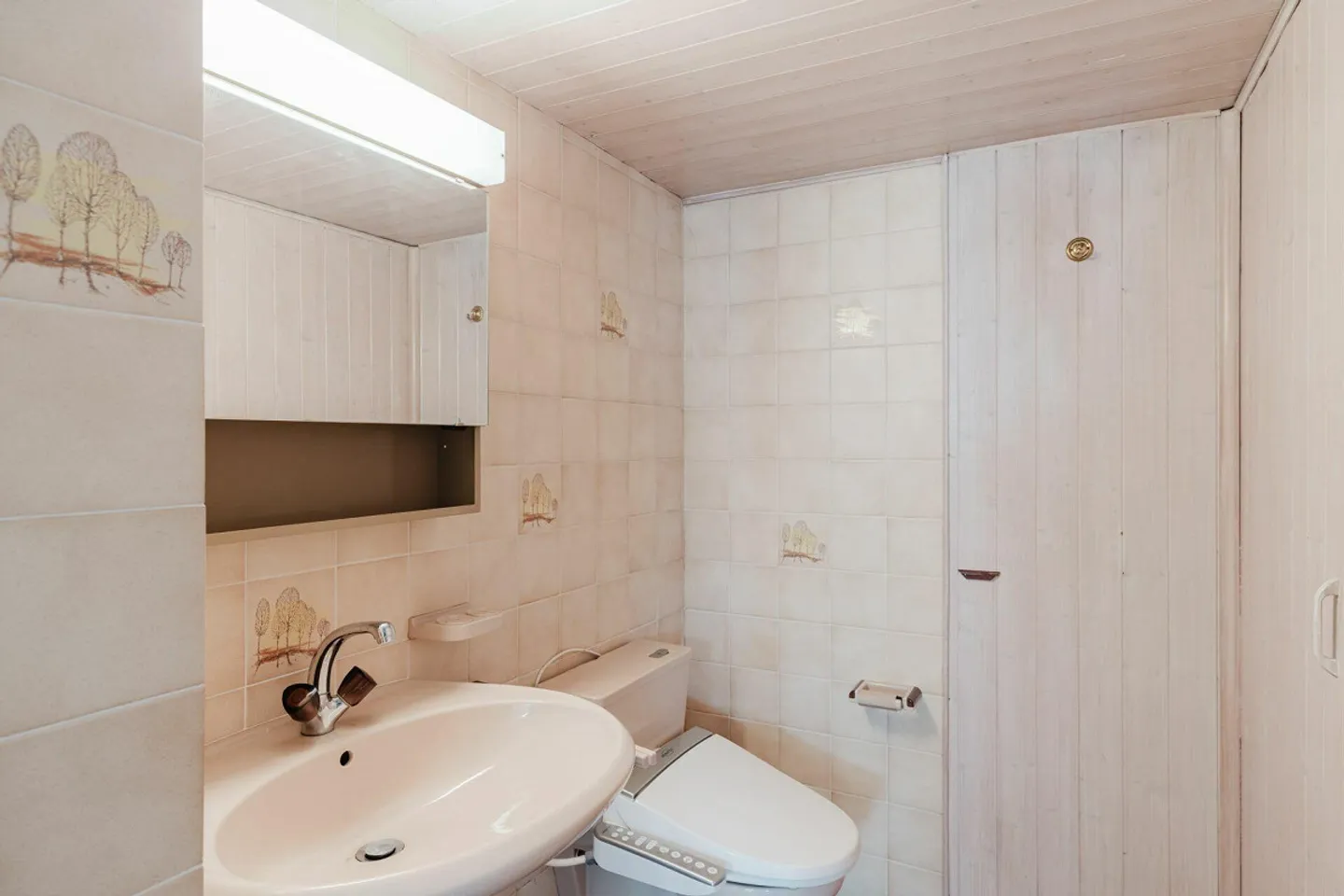Characterful property with potential - for designers with vision - Photo 6 of 11