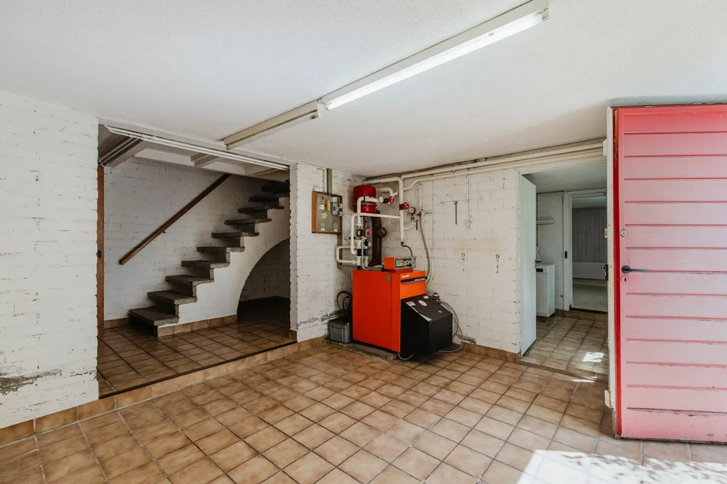Characterful property with potential - for designers with vision - Photo 10 of 11