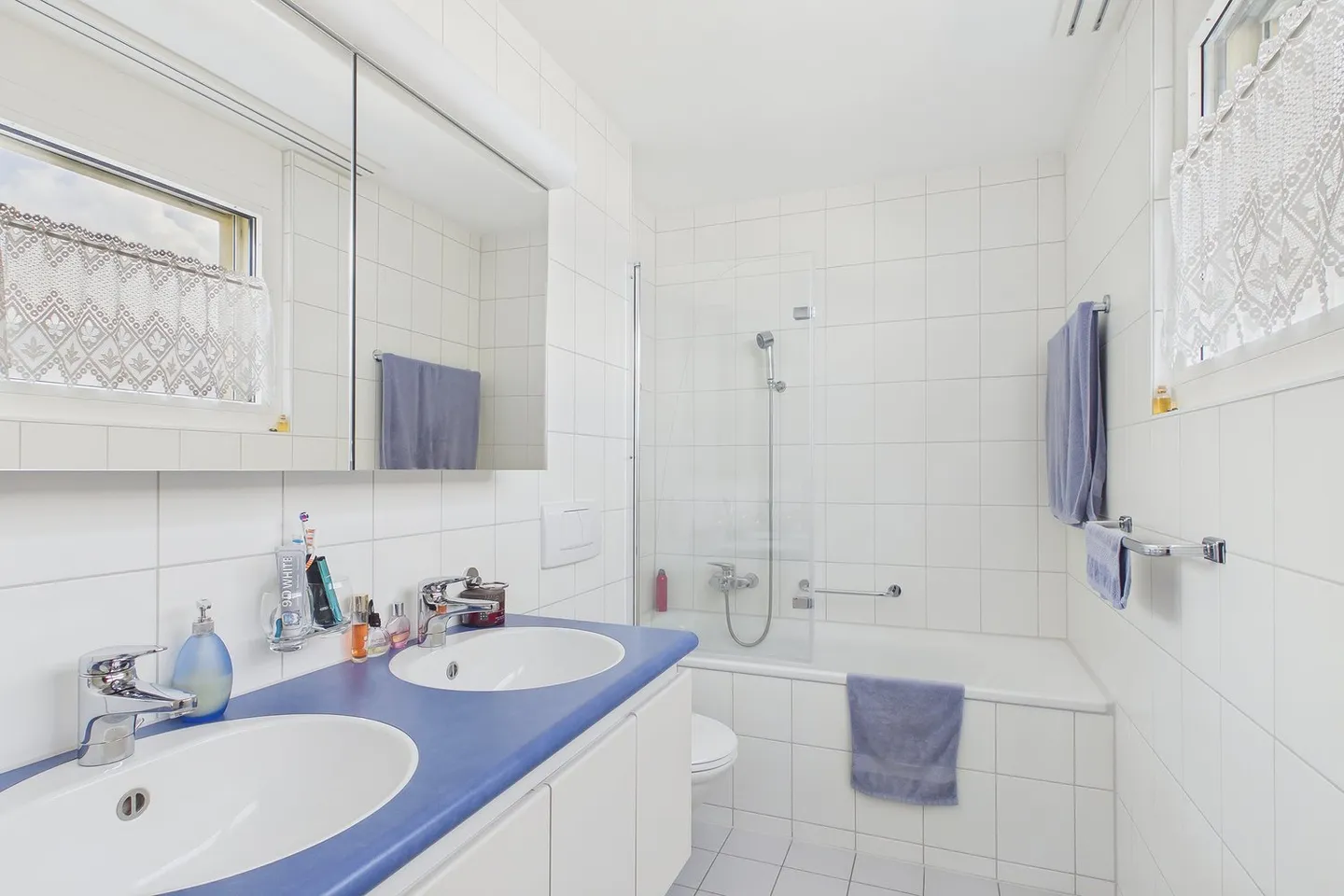 Vivre au-dessus des toits – Appartement penthouse élégant de 4,5 pièces avec trois terrasses - Photo 3 sur 13