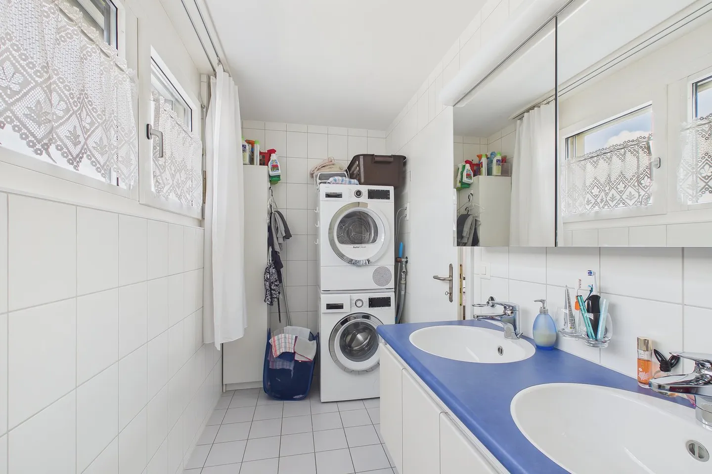 Vivre au-dessus des toits – Appartement penthouse élégant de 4,5 pièces avec trois terrasses - Photo 4 sur 13