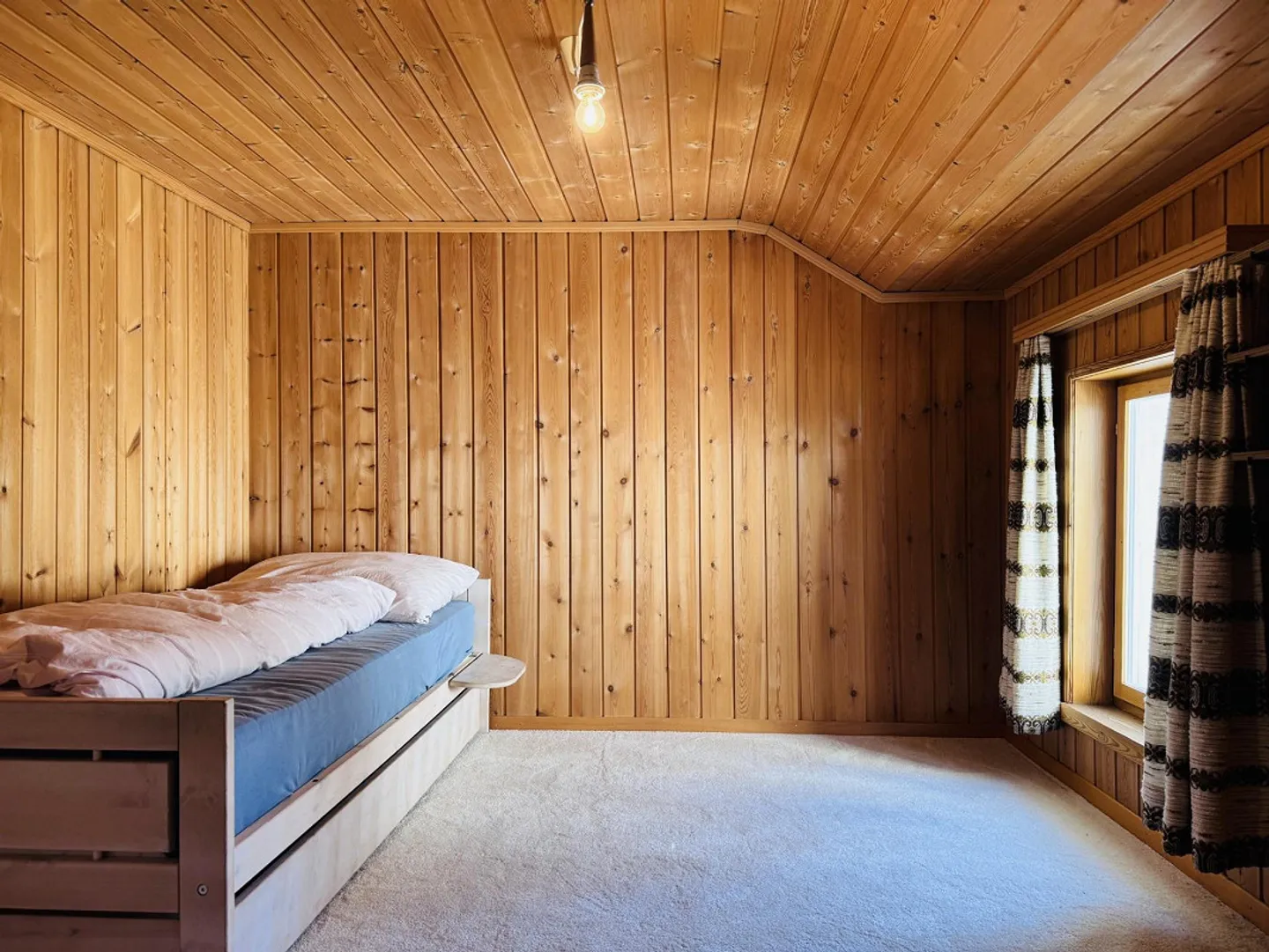 Ampio appartamento di 5,5 stanze su tre piani nel centro del villaggio di Trun - Foto 3 di 7