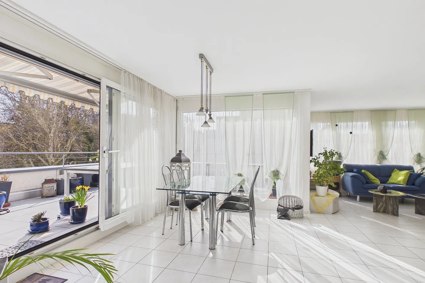 Vivre au-dessus des toits – Appartement penthouse élégant de 4,5 pièces avec trois terrasses - Photo 8 sur 13