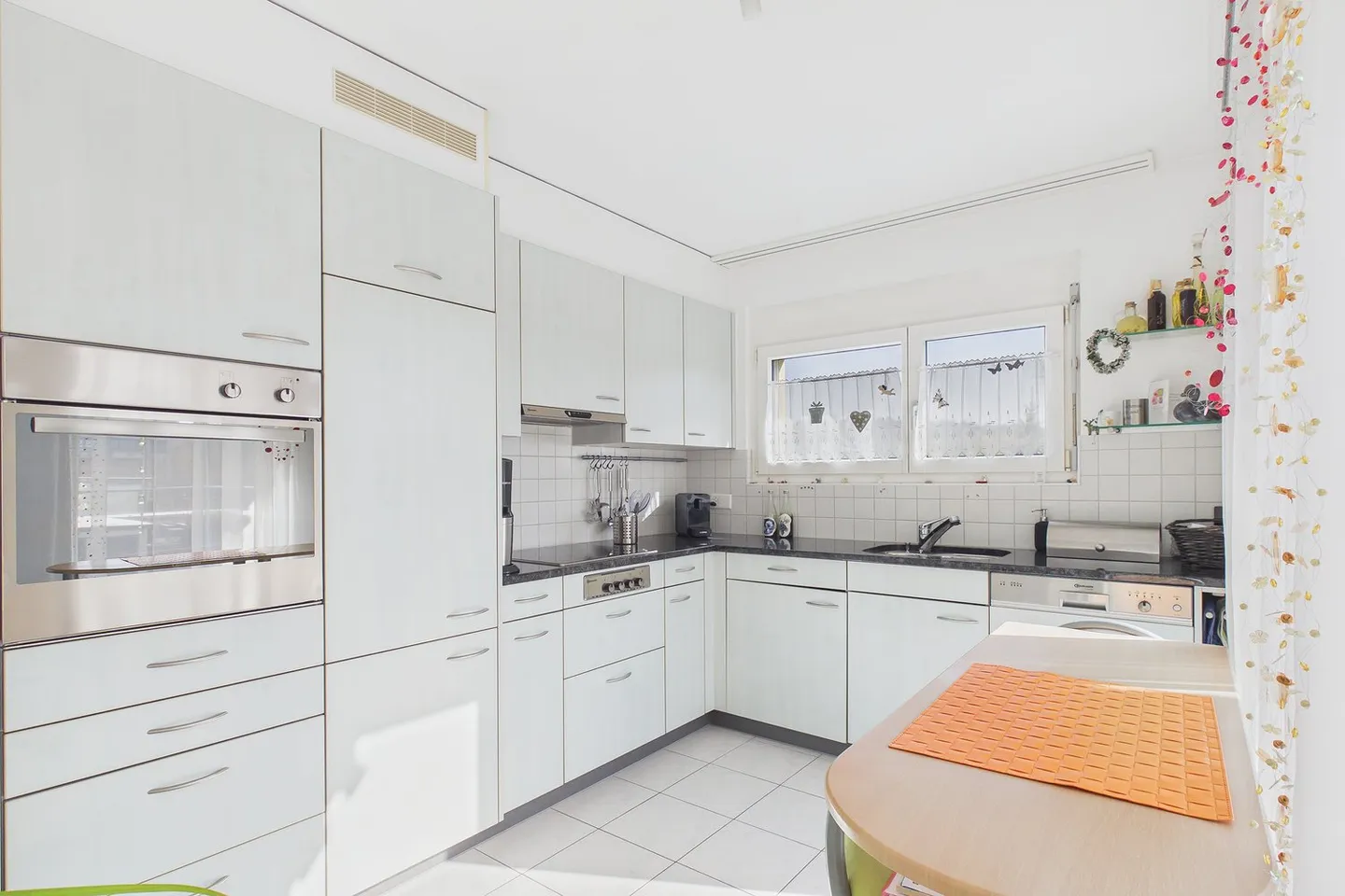 Vivre au-dessus des toits – Appartement penthouse élégant de 4,5 pièces avec trois terrasses - Photo 10 sur 13