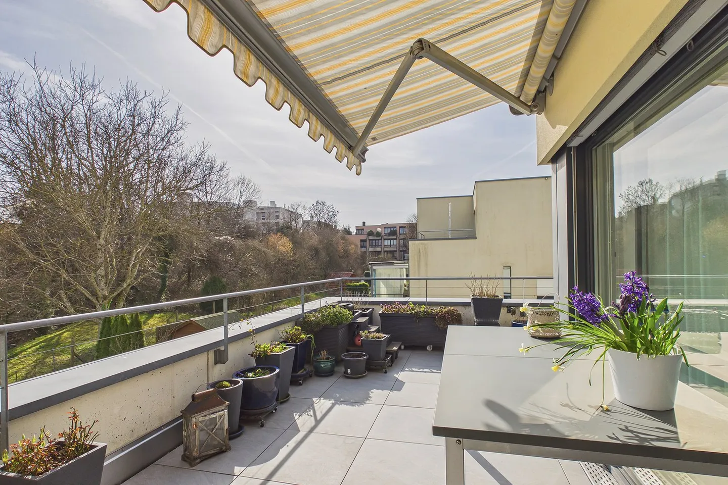 Vivre au-dessus des toits – Appartement penthouse élégant de 4,5 pièces avec trois terrasses - Photo 11 sur 13