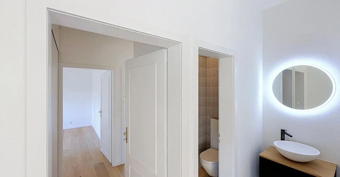 Exclusive Attic Apartment by Lake - Photo 10 of 12