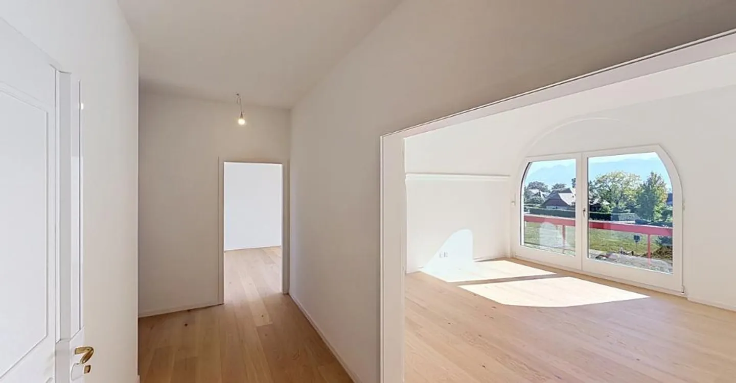 Exclusive Attic Apartment by Lake - Photo 11 of 12