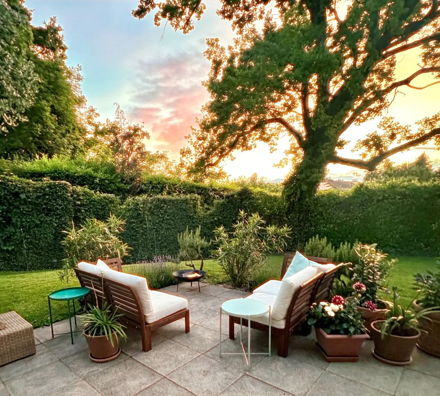 Elegant Detached Villa in Geneva - Photo 2 of 10