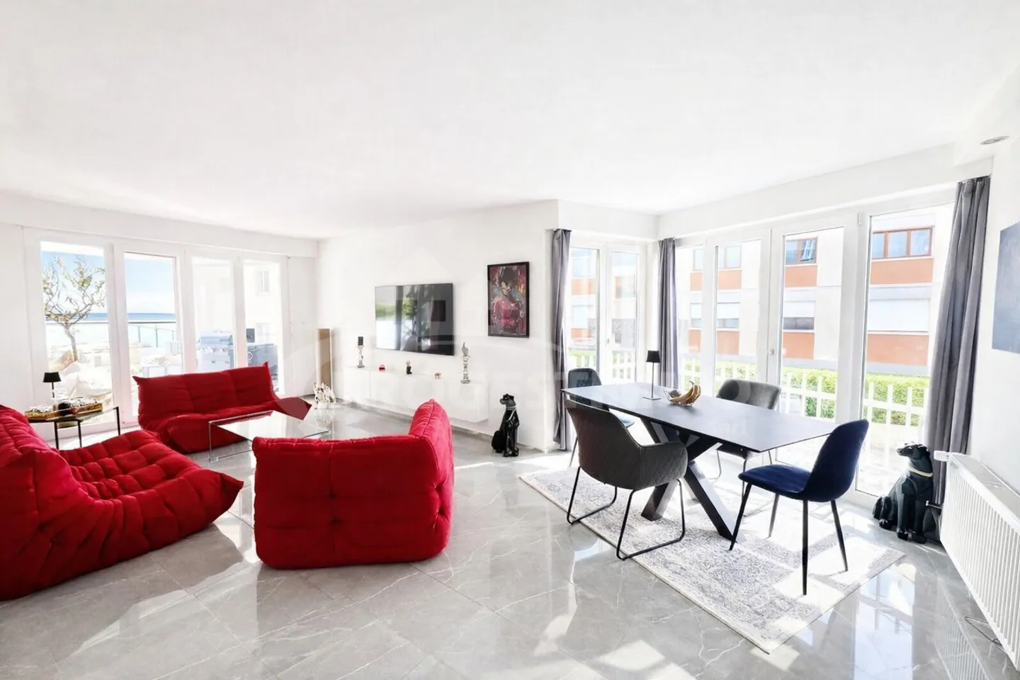 Appartement spacieux avec terrasse - Photo 2 sur 8