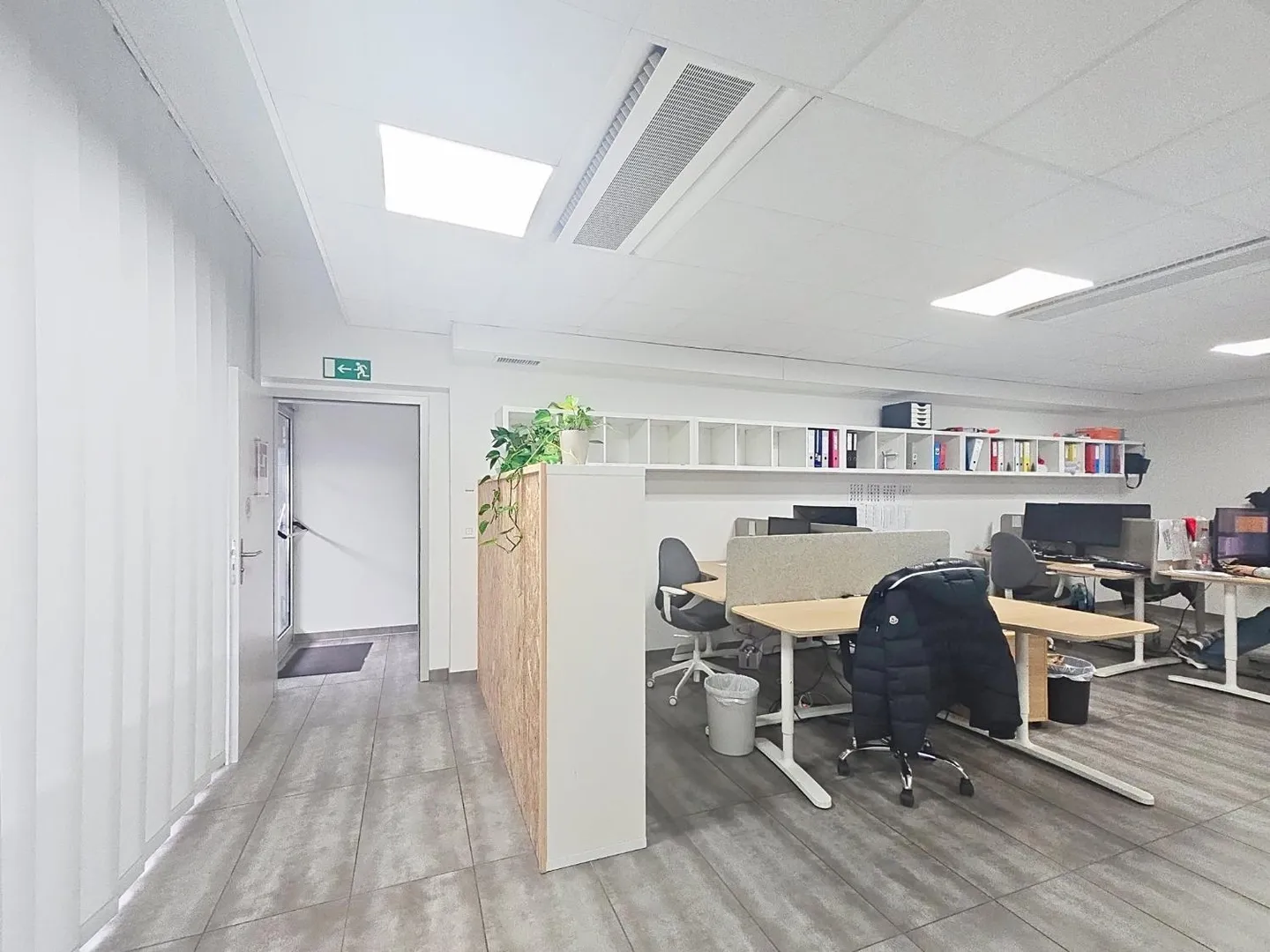 Commerce avec 1,0 pièce au 1er étage - Photo 2 sur 7