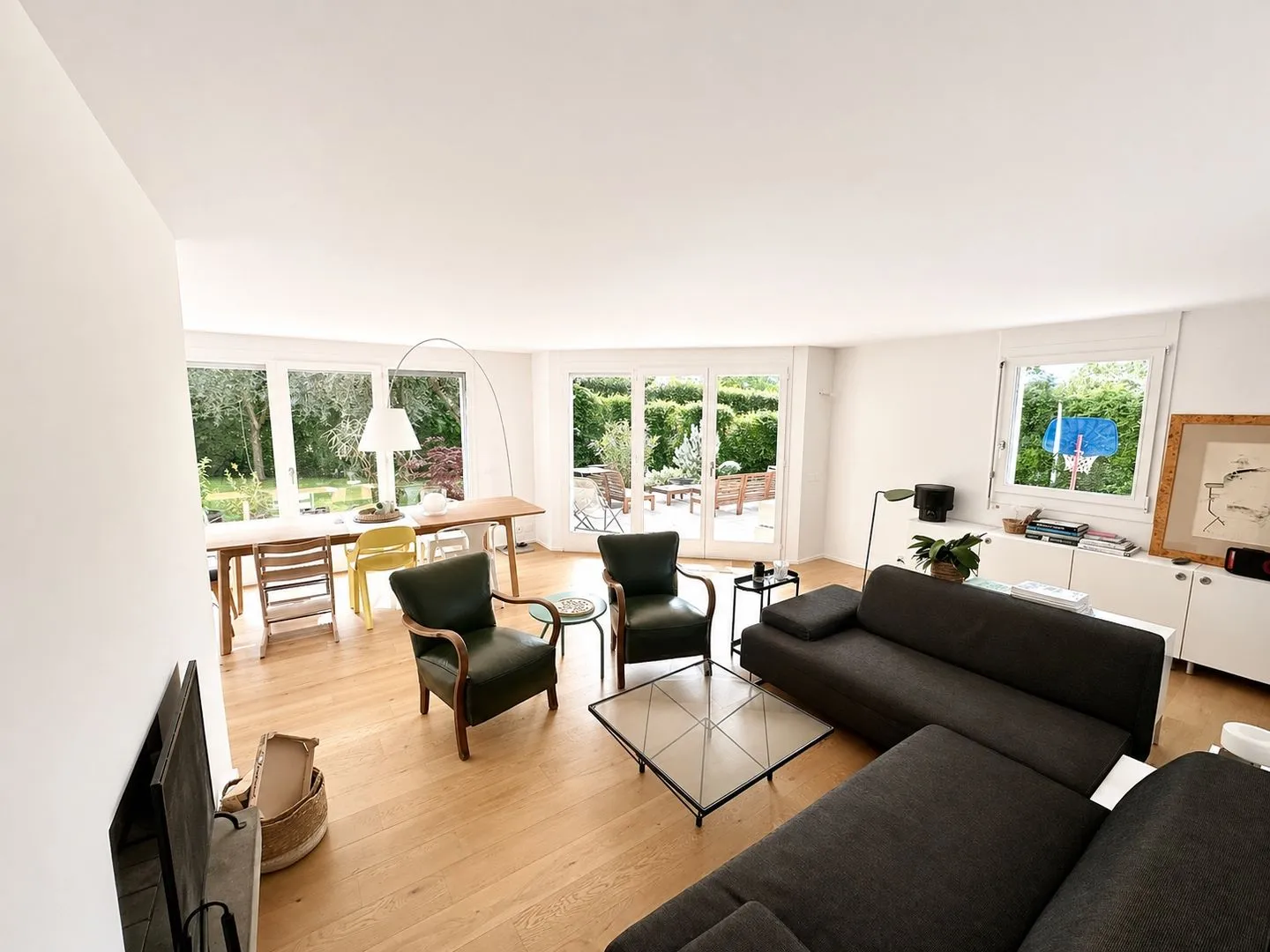 Elegant Detached Villa in Geneva - Photo 3 of 10