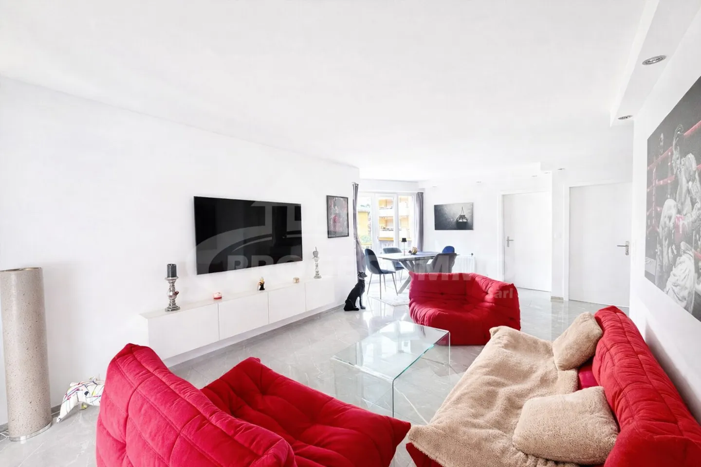 Appartement spacieux avec terrasse - Photo 3 sur 8