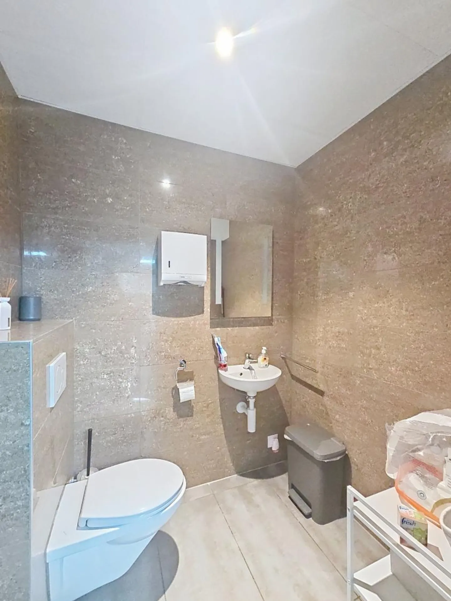 Commerce avec 1,0 pièce au 1er étage - Photo 3 sur 7