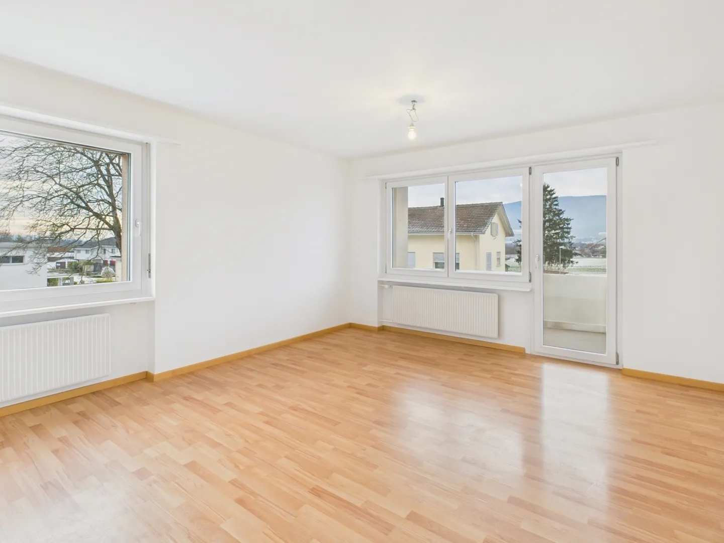 Charmante 3.5-Zimmer Wohnung mit Balkon in Arch - Foto 1 von 9