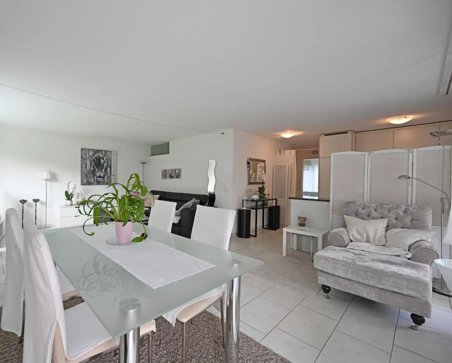 3.5-Room Garden Apartment with Privacy - Photo 2 of 9