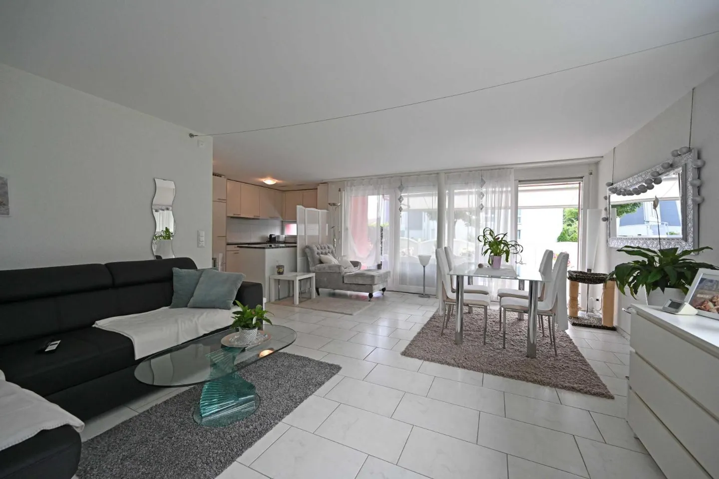 3.5-Room Garden Apartment with Privacy - Photo 3 of 9
