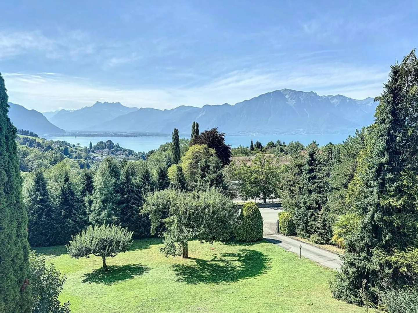 Villa in proprietà singola + terreno edificabile di 1300 m2 - Foto 1 di 1