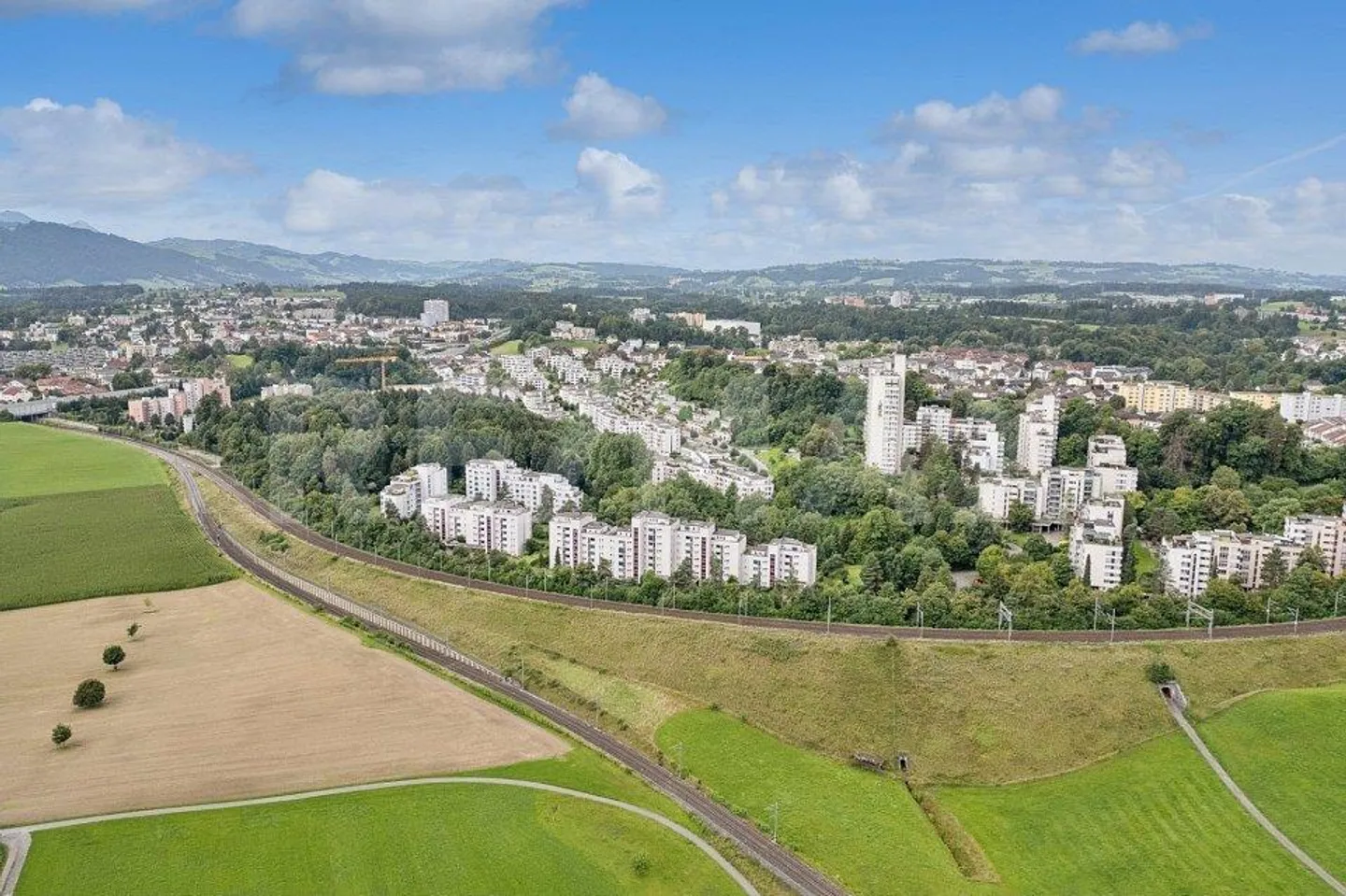 Grosszügige 3-Zimmerwohnung mit Balkon und Blick ins Grüne - Foto 12 von 13
