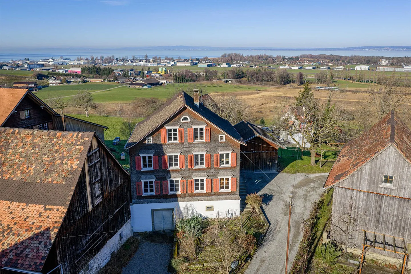 6.5-Room Single-Family House - Photo 2 of 13