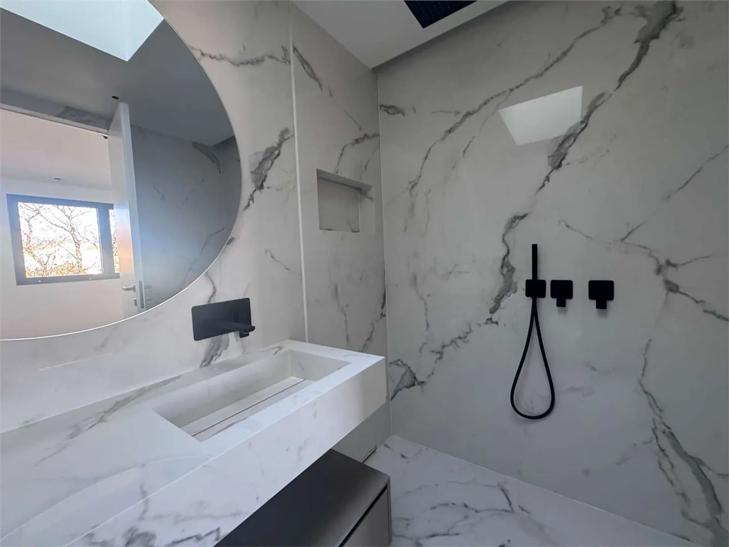 Luxe, Indépendance et Panorama, Penthouse Unique avec Terrasse Privée et 4 - Photo 6 sur 6