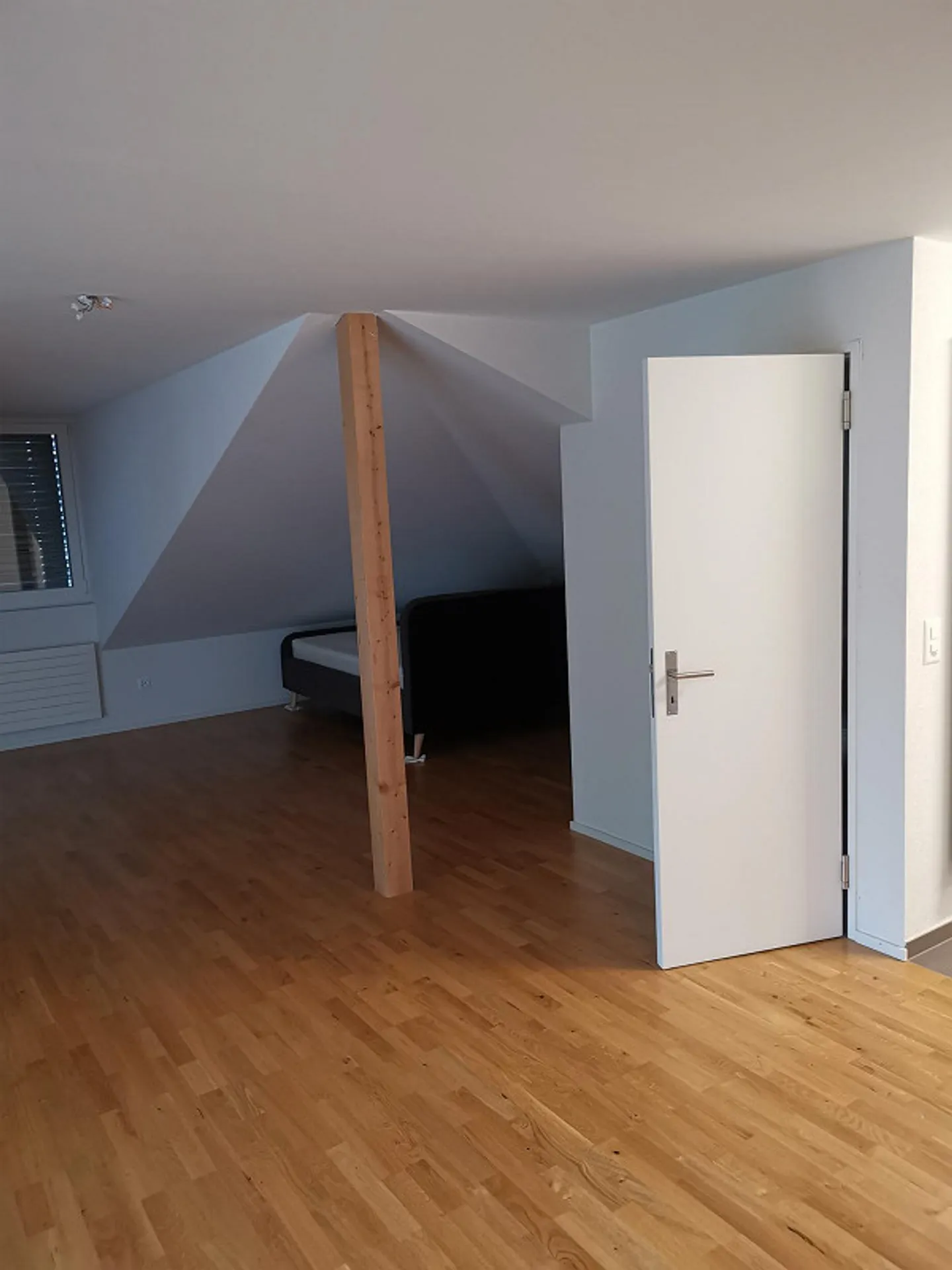 Appartement sous les combles central entre Emme et la gare - Photo 3 sur 7