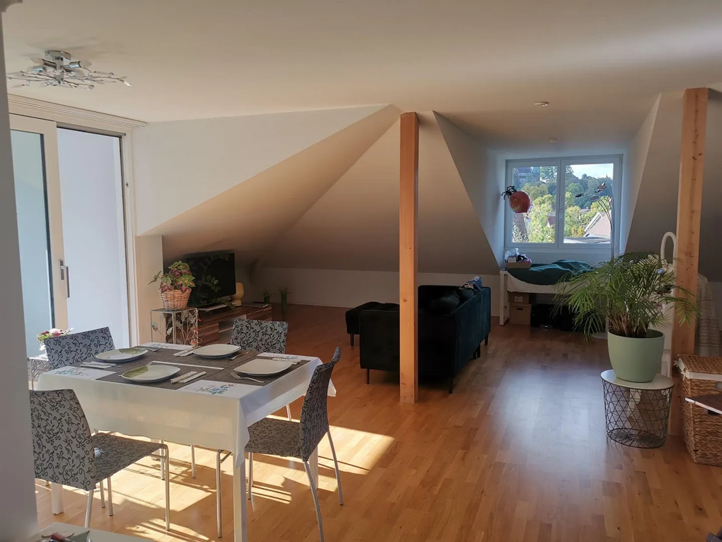 Appartement sous les combles central entre Emme et la gare - Photo 2 sur 7