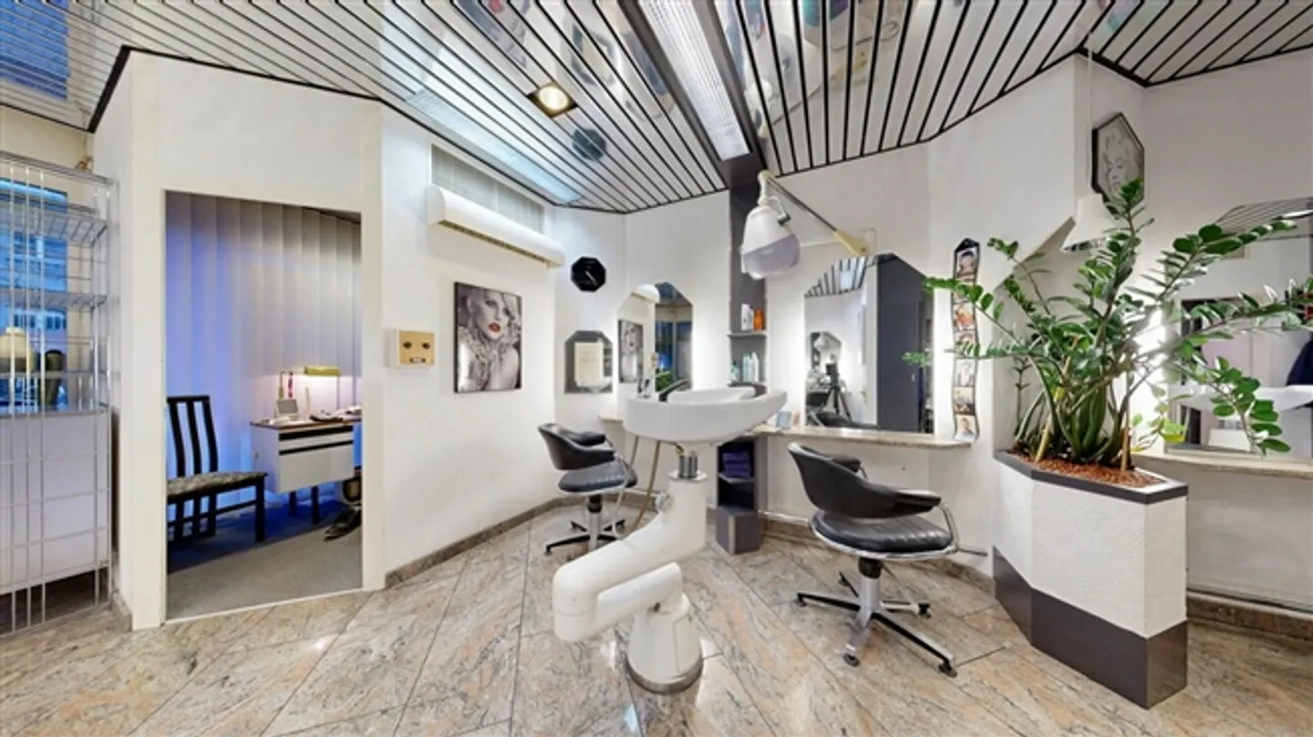 Espace commercial attrayant au centre de Burgdorf - Photo 7 sur 11