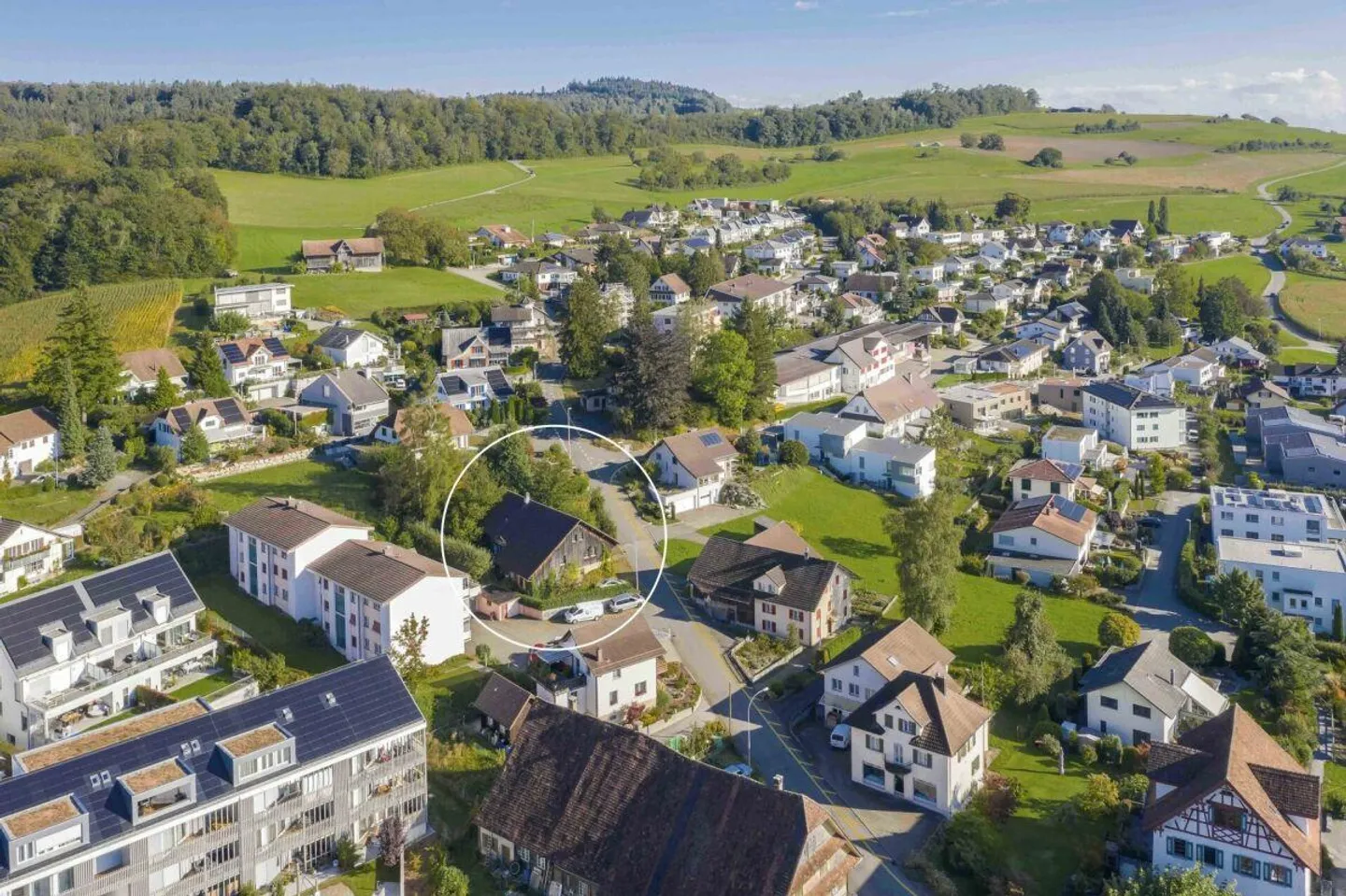Investitionsgelegenheit: Grundstück in Dorfzone mit Altbestand und Neu-/Anbaupotenzial - Foto 4 von 7
