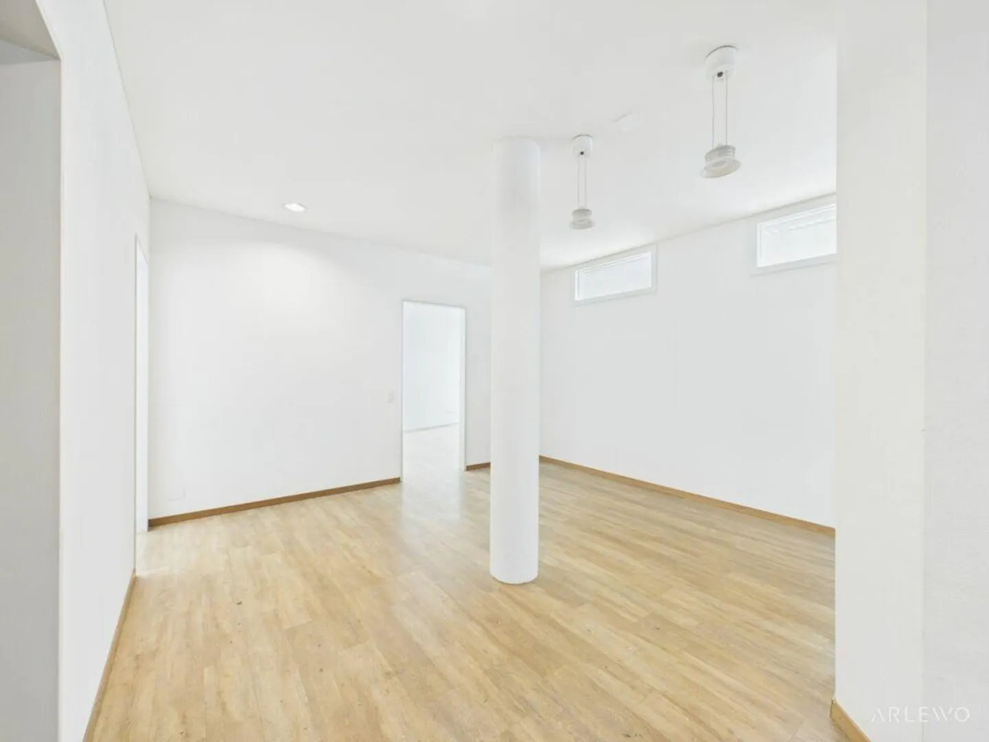 Ideal room layout for practice and office use - Photo 4 of 20