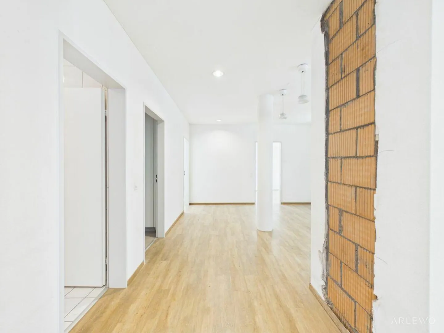 Ideal room layout for practice and office use - Photo 5 of 20