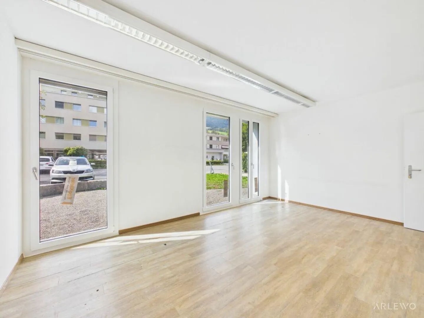 Ideal room layout for practice and office use - Photo 8 of 20