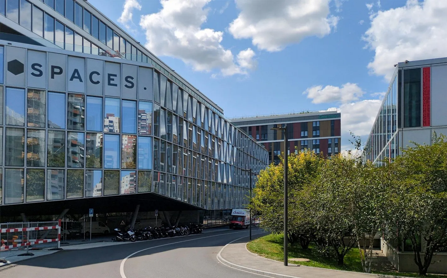 All-inclusive Zugang zu einem Coworking-Space bei Spaces Quartier de l'Étang - Foto 2 von 15