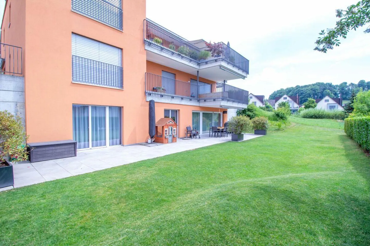 Appartamento giardino moderno e luminoso di 3,5 stanze in una posizione fiscale favorevole - Foto 8 di 9