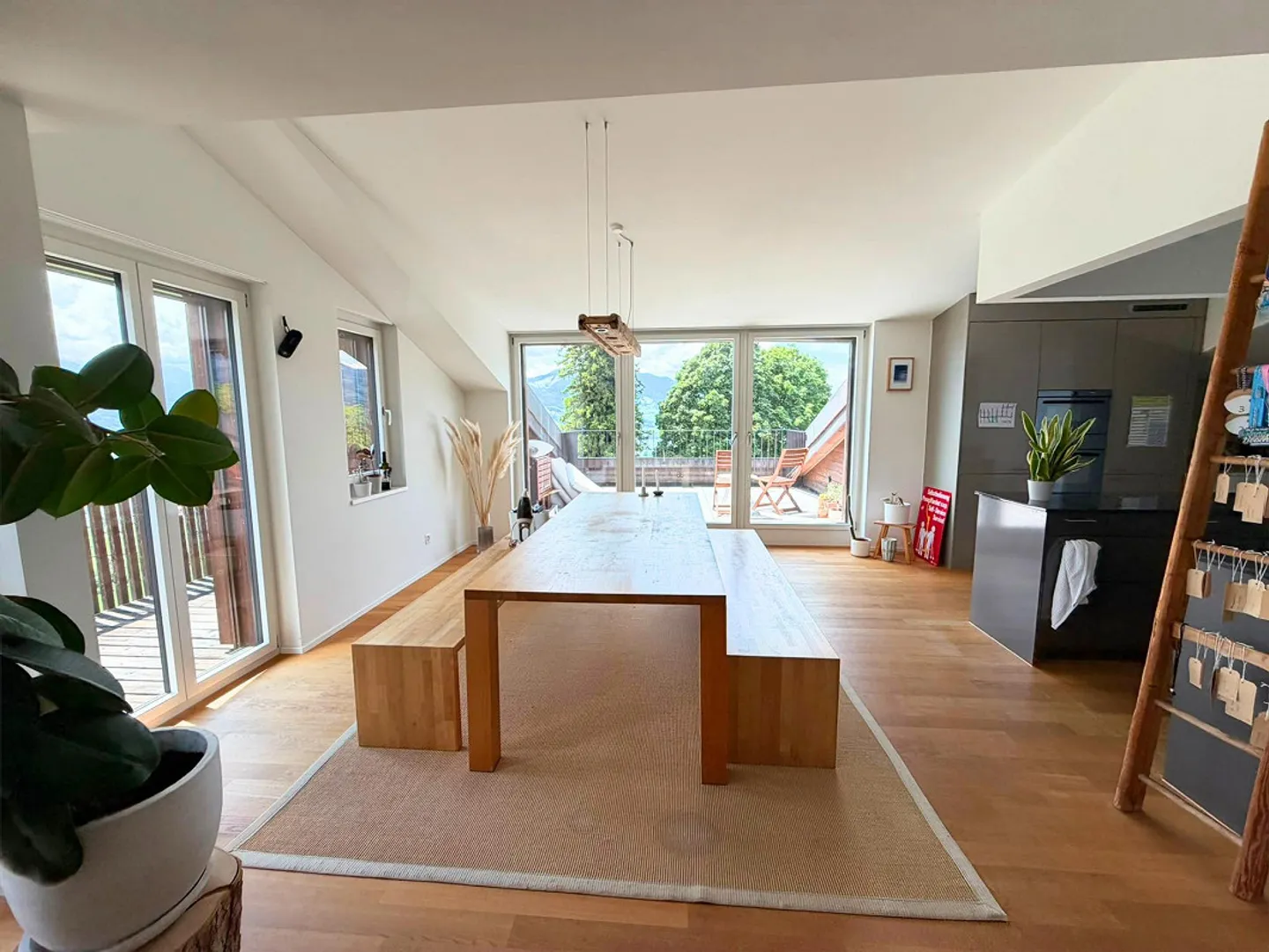 Esclusivo appartamento attico di 4,5 stanze con vista mozzafiato - Foto 6 di 8
