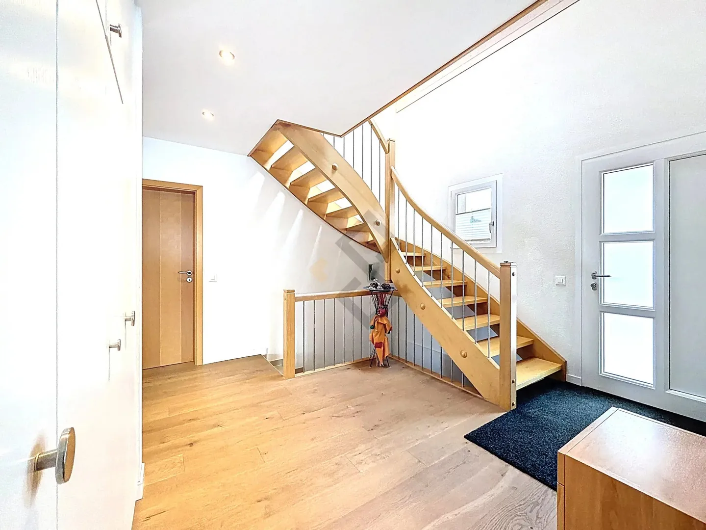 Elegant Family Home in Sommentier - Photo 4 of 11