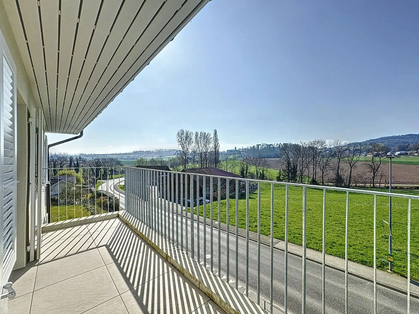 Appartement rénové de 4.5 pièces avec balcon - Photo 4 sur 11