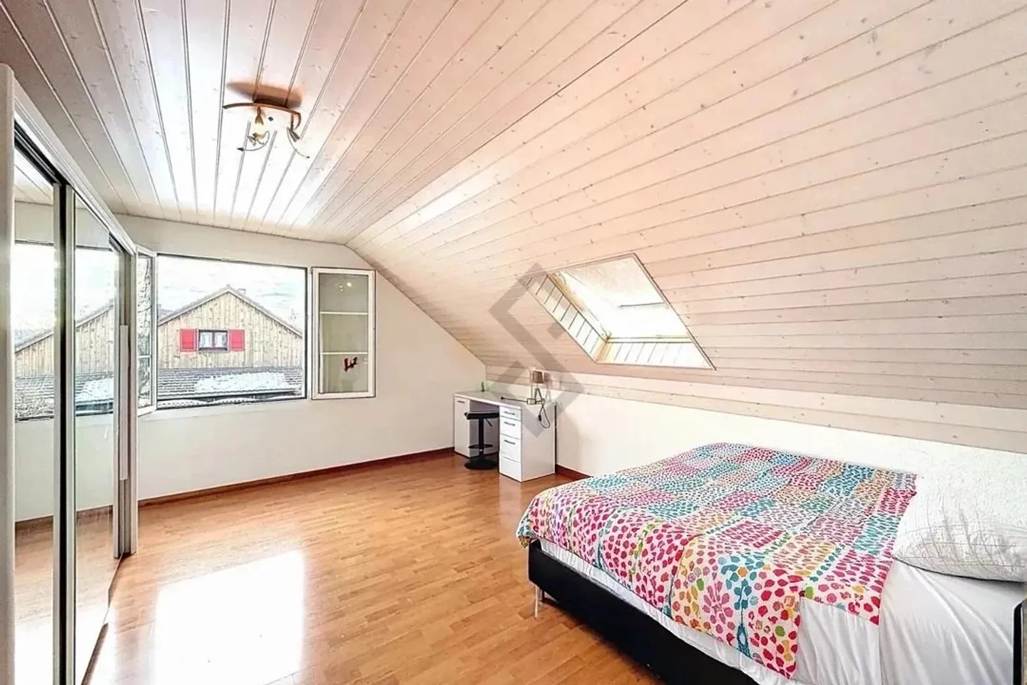 Elegant Family Home in Sommentier - Photo 7 of 11