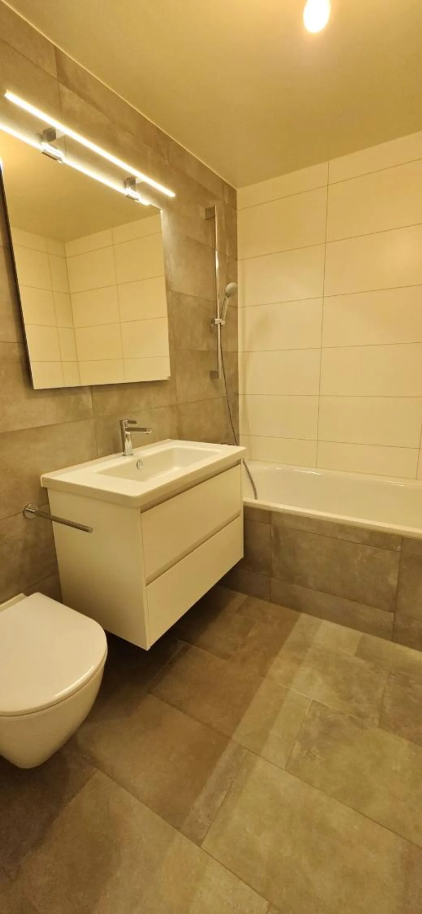 Appartement rénové de 4.5 pièces avec balcon - Photo 10 sur 11