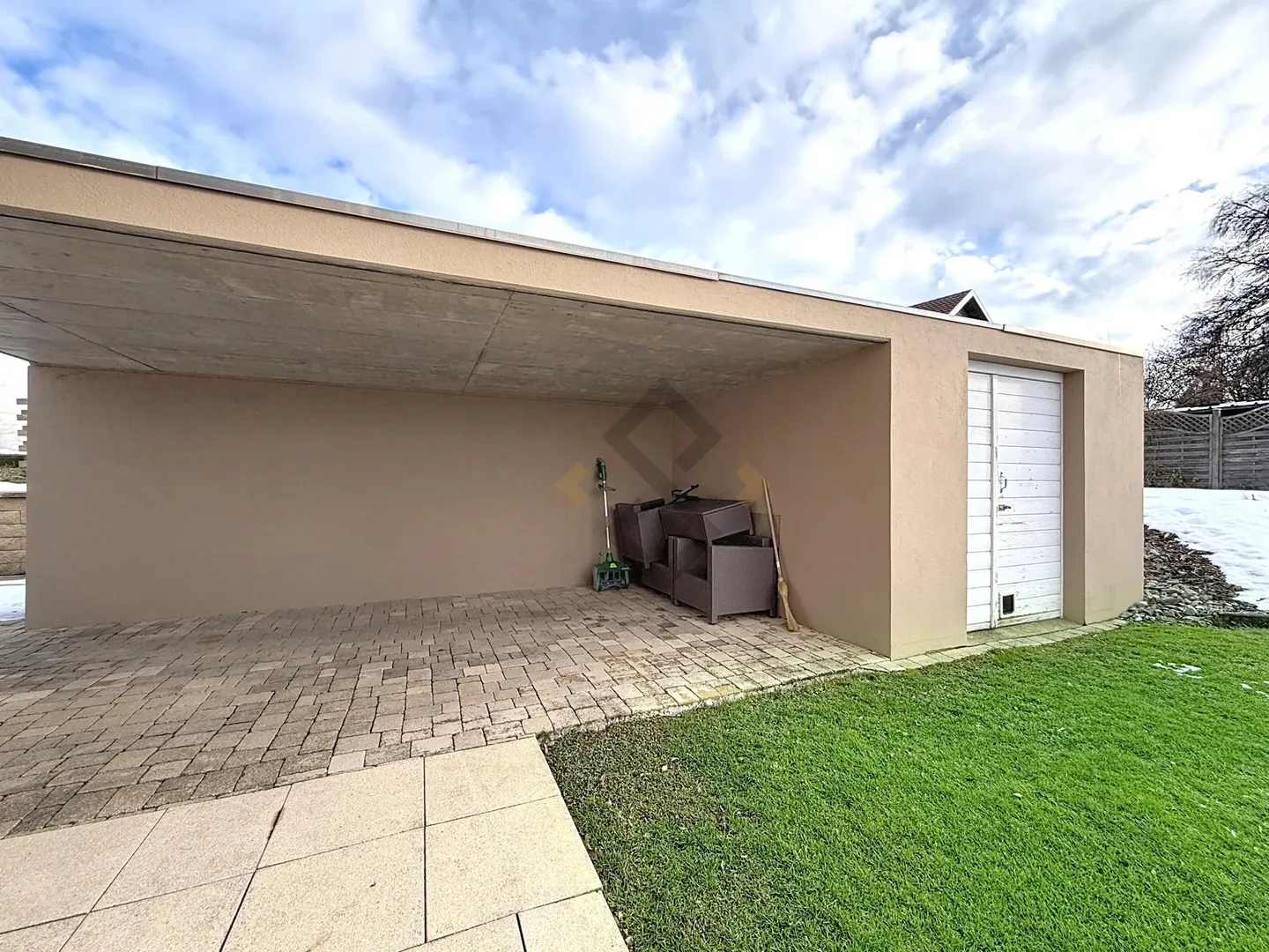 Elegant Family Home in Sommentier - Photo 9 of 11