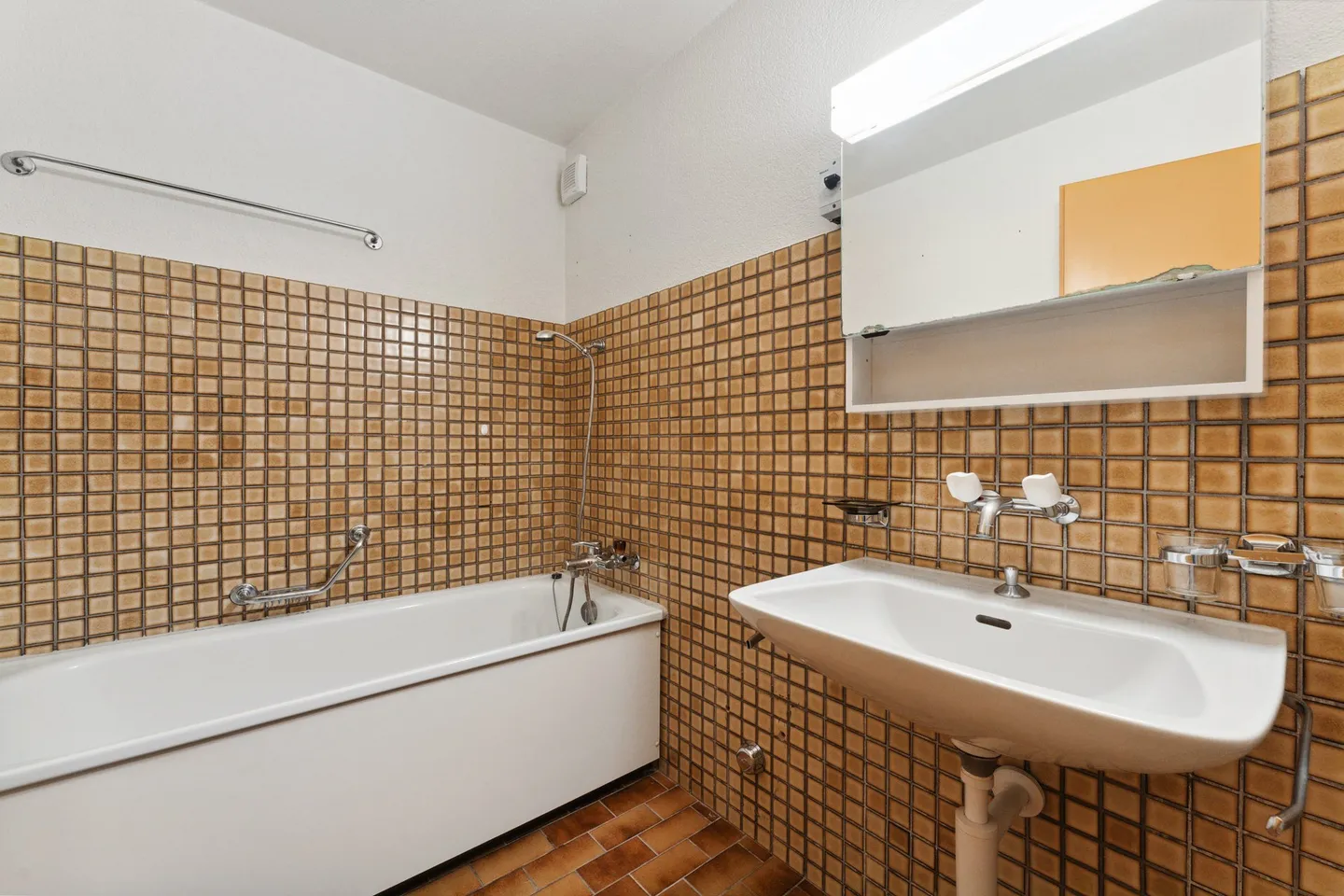 Bright 3.5-room apartment with balcony - Just steps from the lake in St-Blaise - Photo 5 of 9