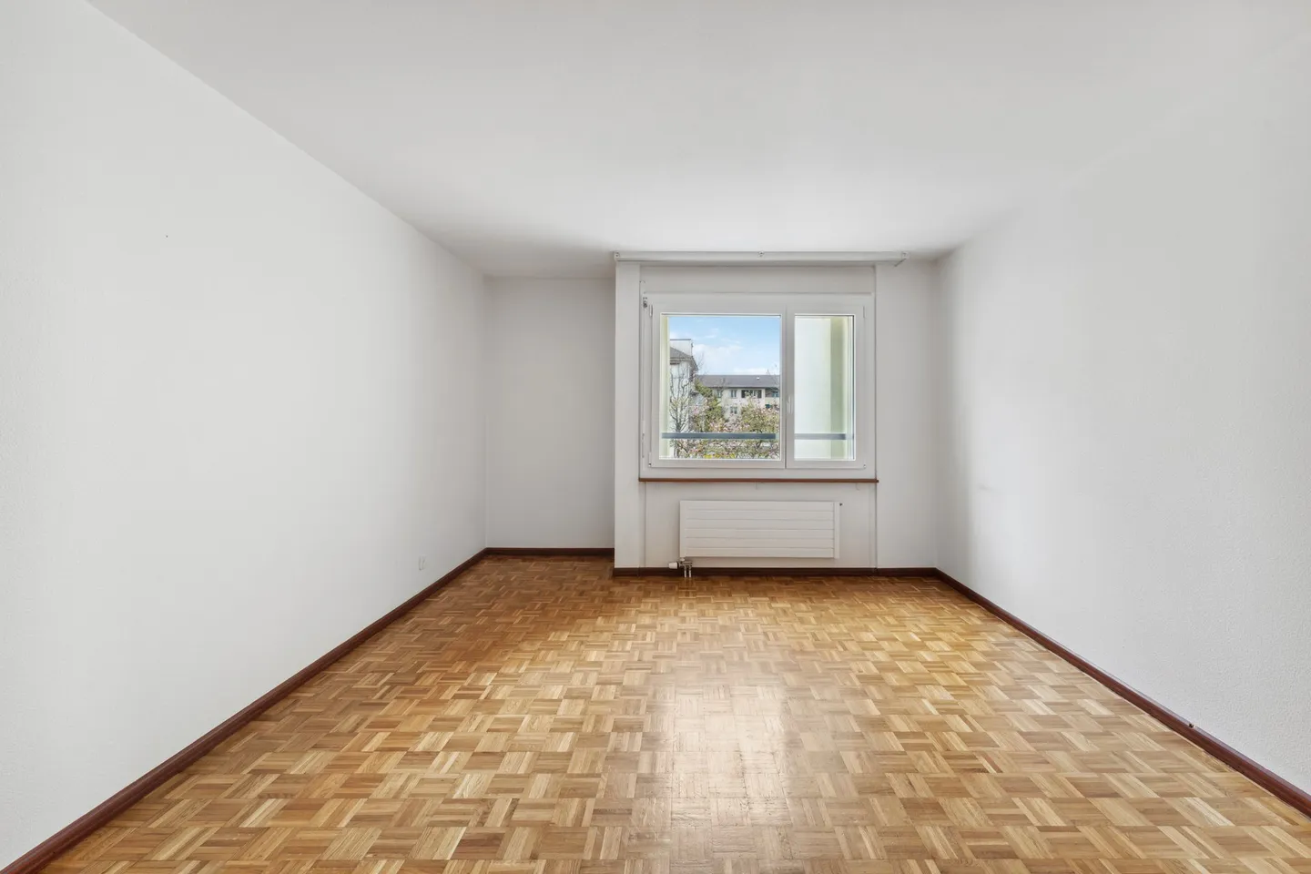 Bright 3.5-room apartment with balcony - Just steps from the lake in St-Blaise - Photo 7 of 9